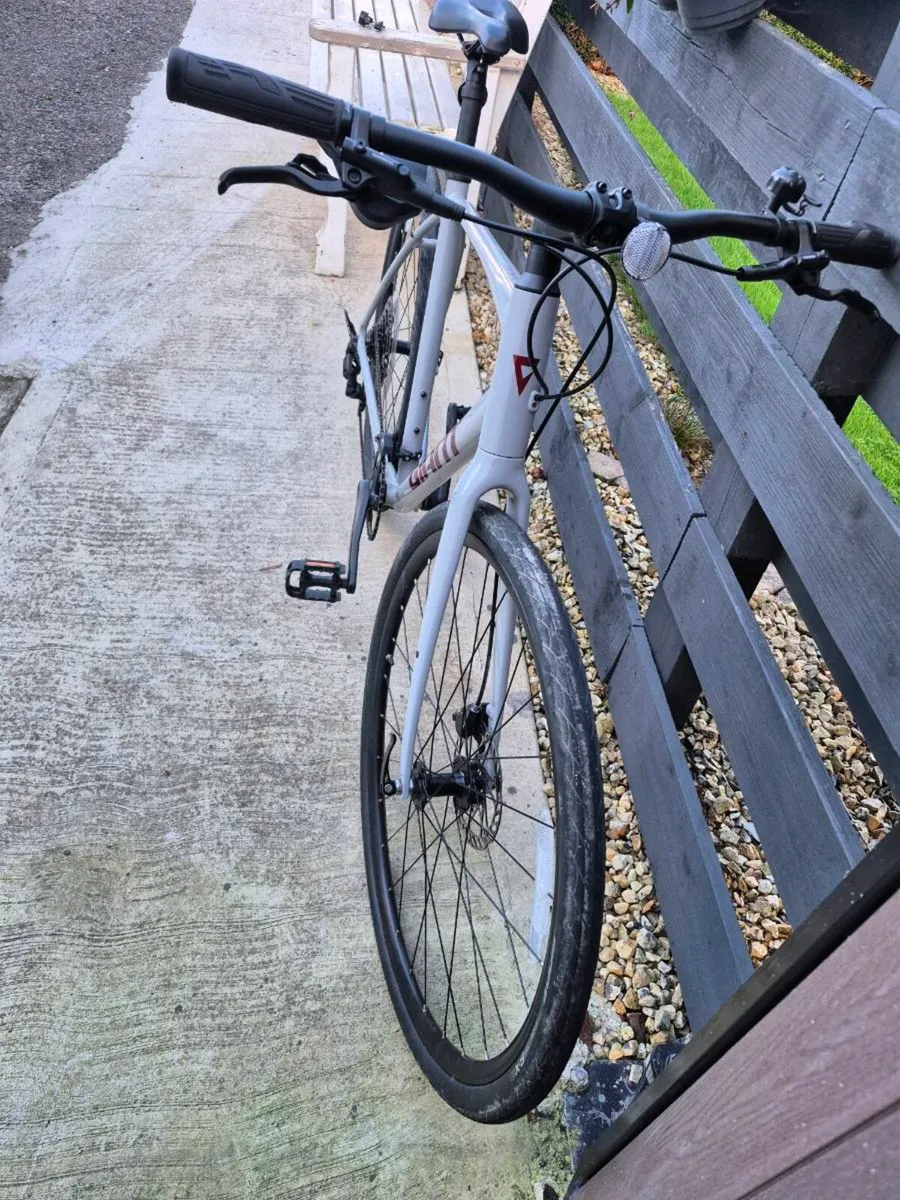 Giant Escape hybrid Bike. - Image 4
