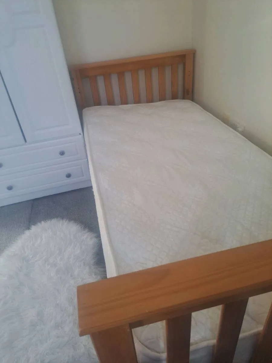 Single pine bed - Image 4
