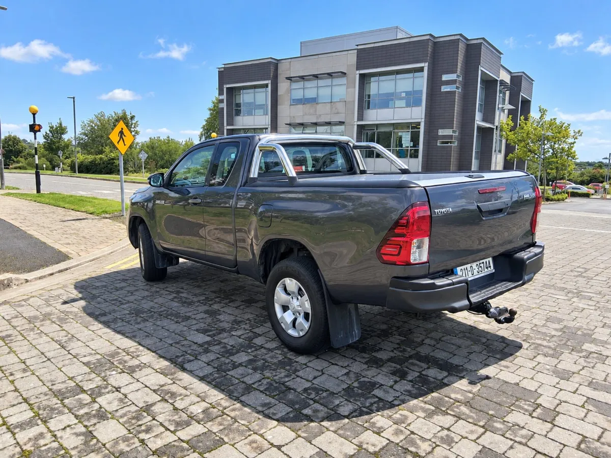 TOYOTA HILUX 221 - Image 2