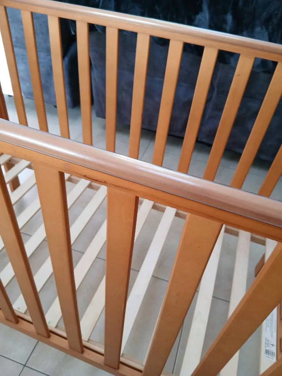 BABYS COT ON 3 LEVELS + 2 MATTRESS - Image 2