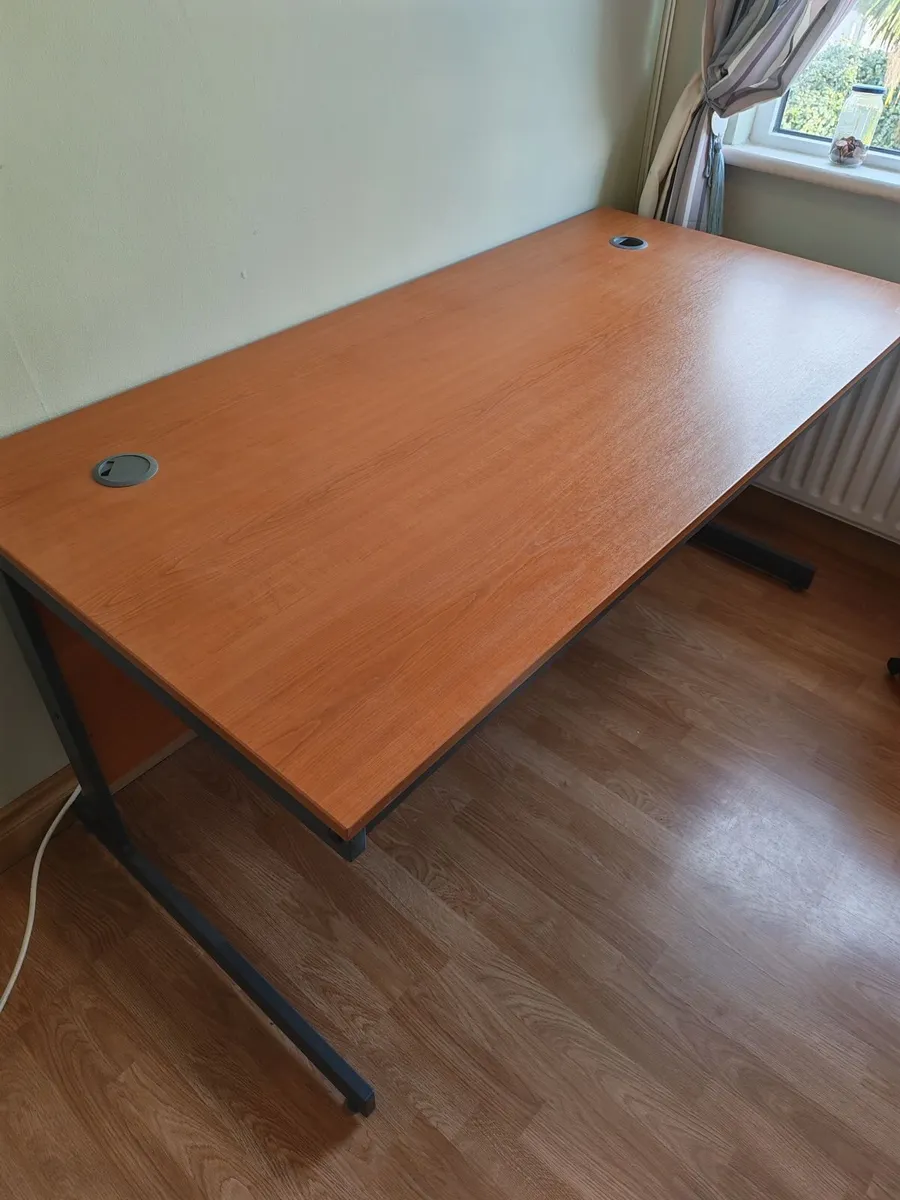 Office table - Image 2