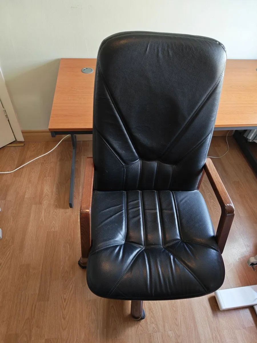 Office table - Image 3