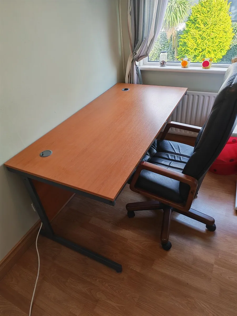 Office table - Image 1