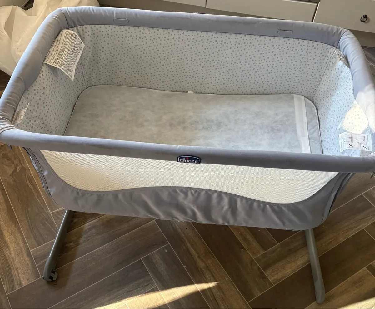 Chicco next to me - Image 1