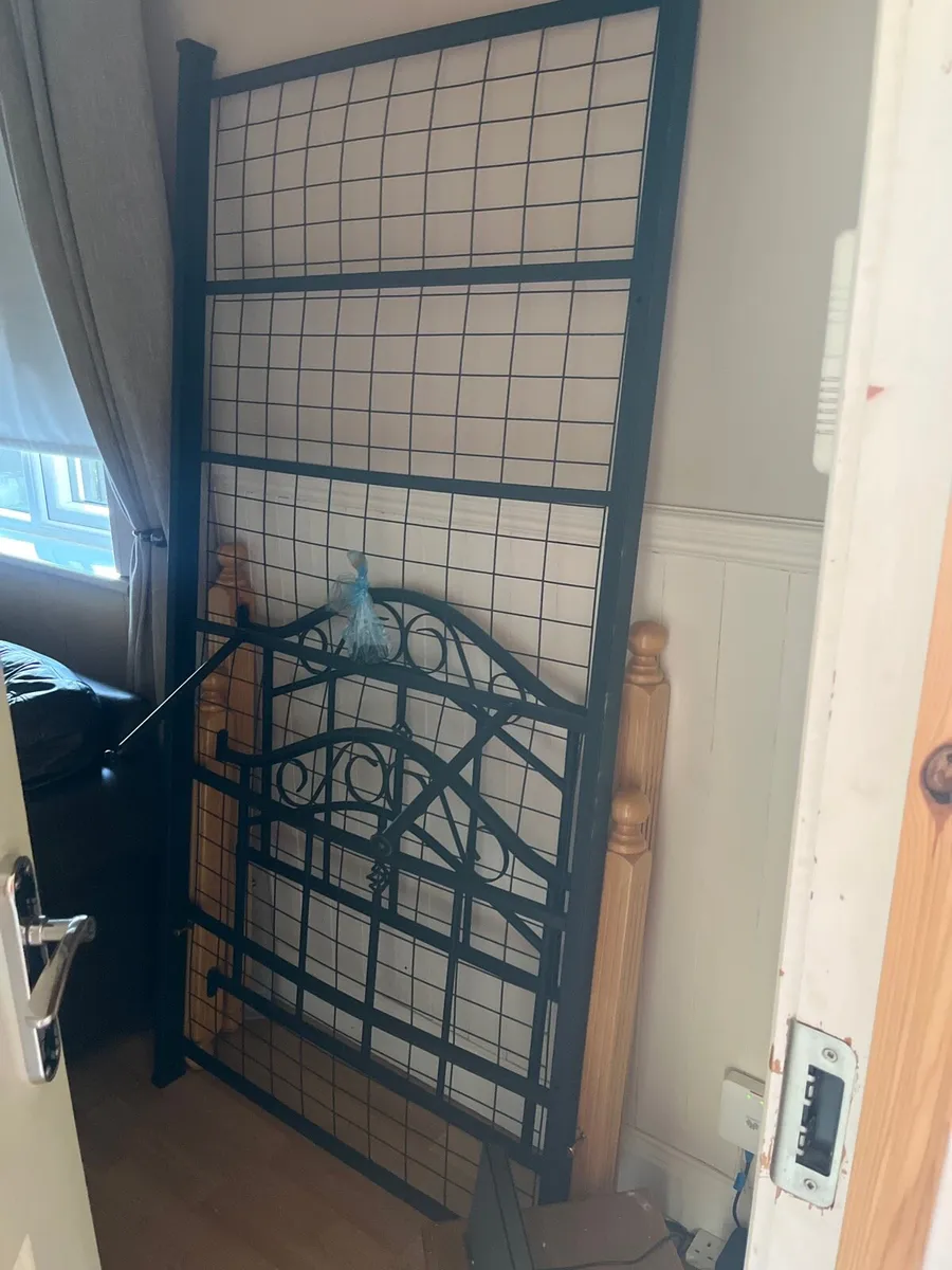 Single mental bed frame