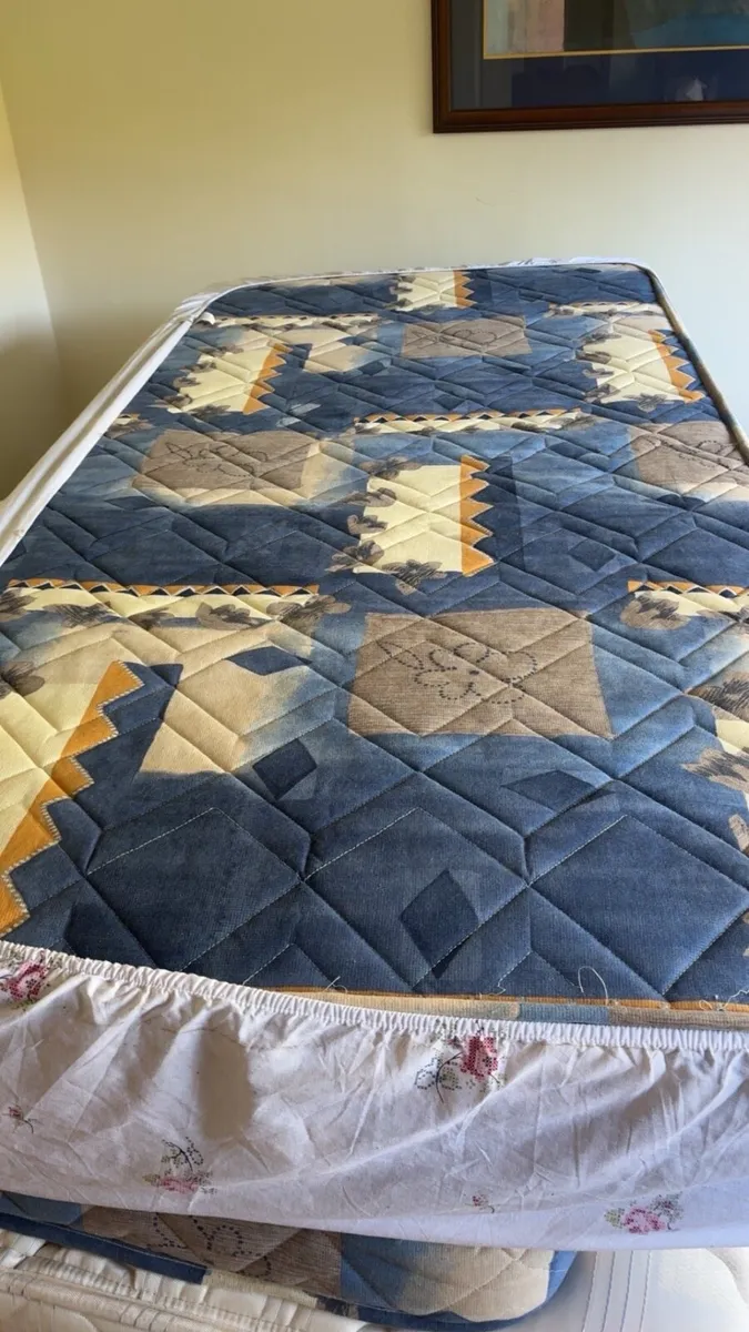 2 single beds with matresss - Image 1