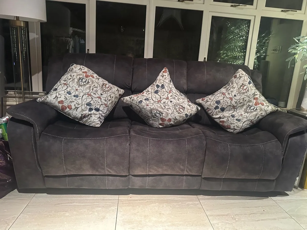 3 Seater and 2 Seater Recliners all electric  €700 - Image 3