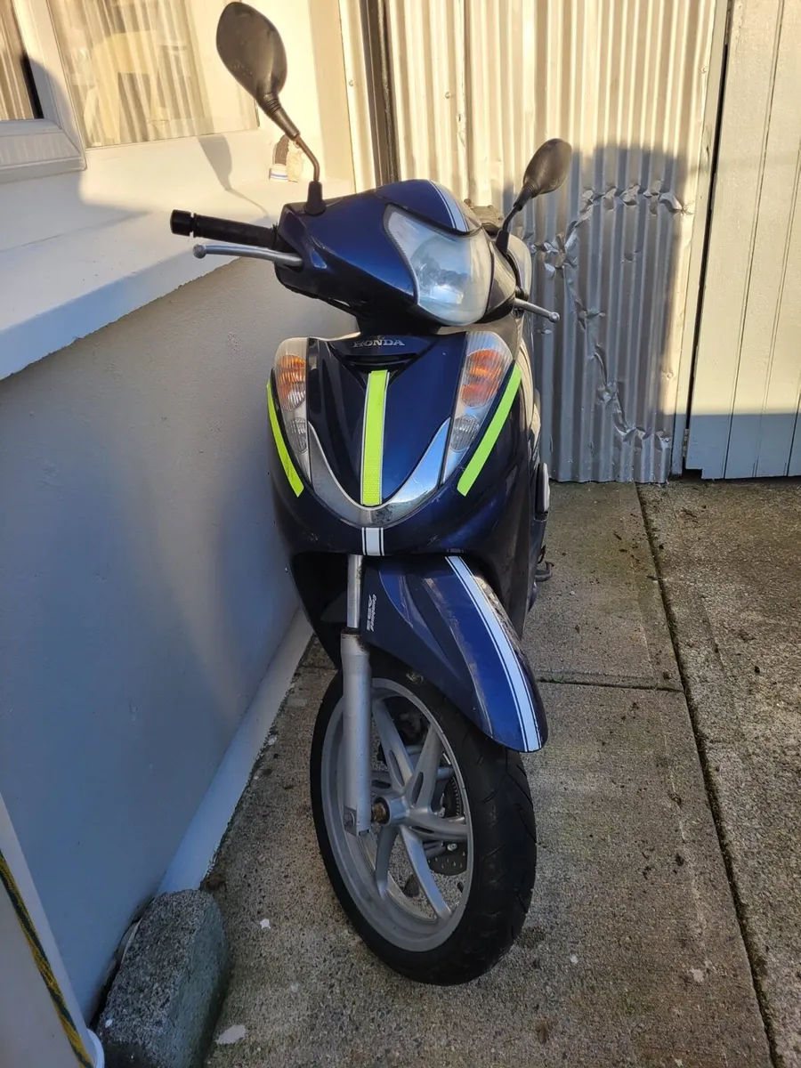 Honda SH. 300.CC 2009 None Runner. Can BeFix - Image 2