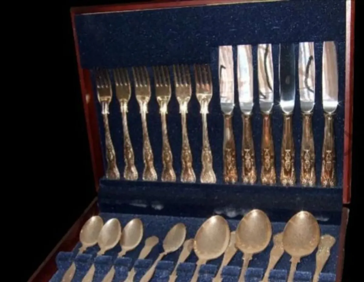 Pristine Unused Newbridge Silverware 24-Piece - Image 4