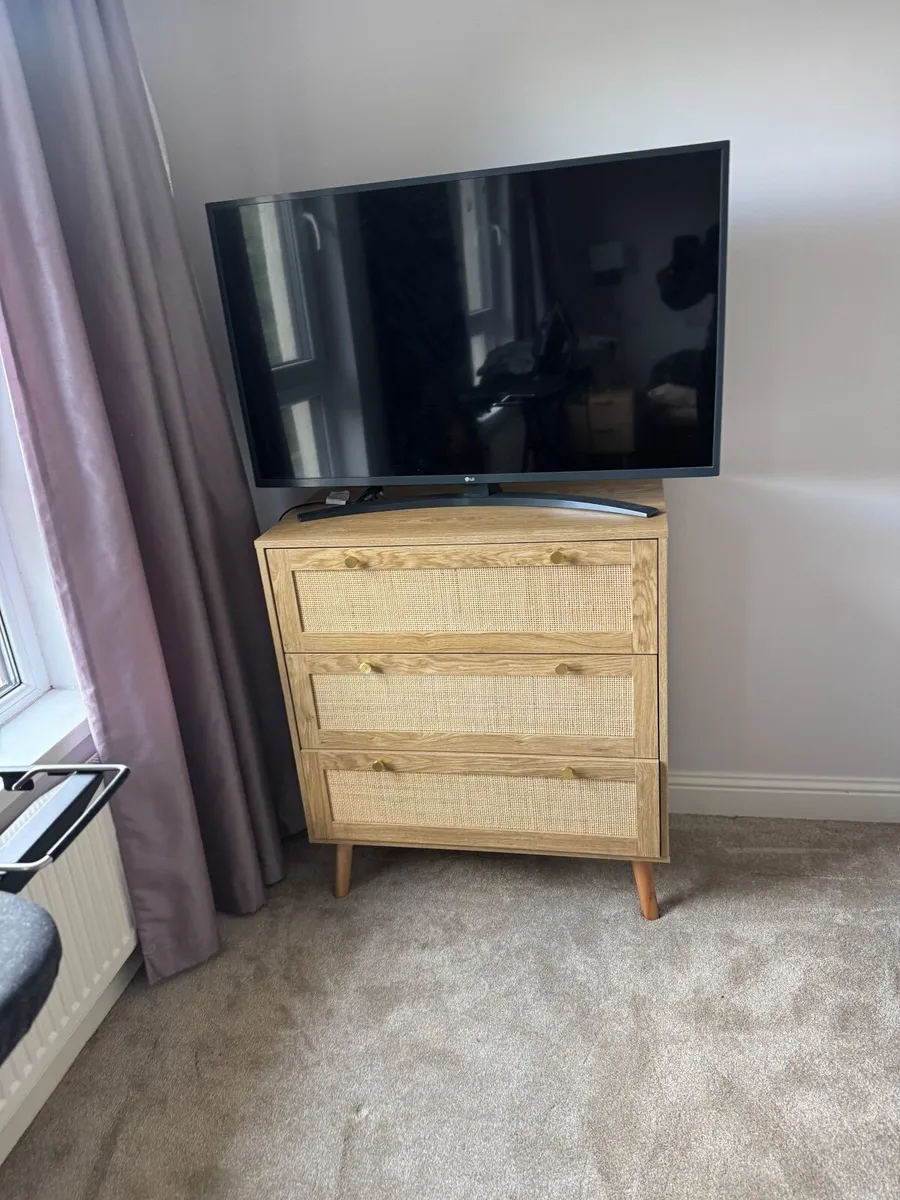 Chest of Drawers-Brand New, already assembled - Image 1