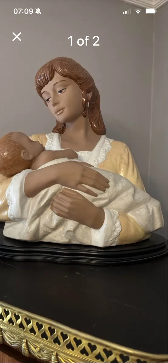 Nadal Figurine. Mother and baby