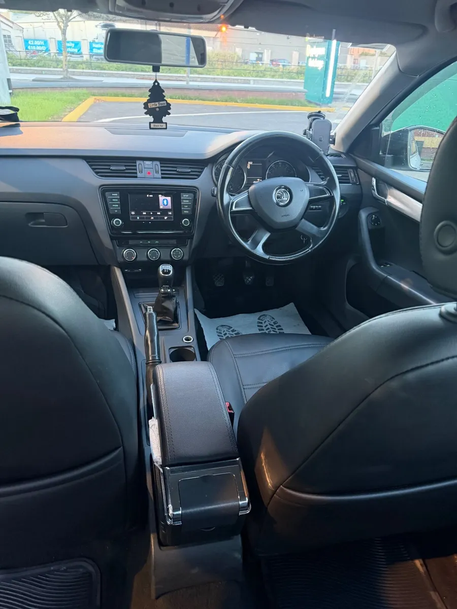 car - Image 3