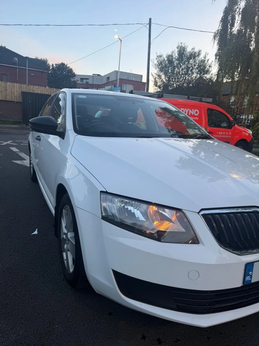 car - Image 1