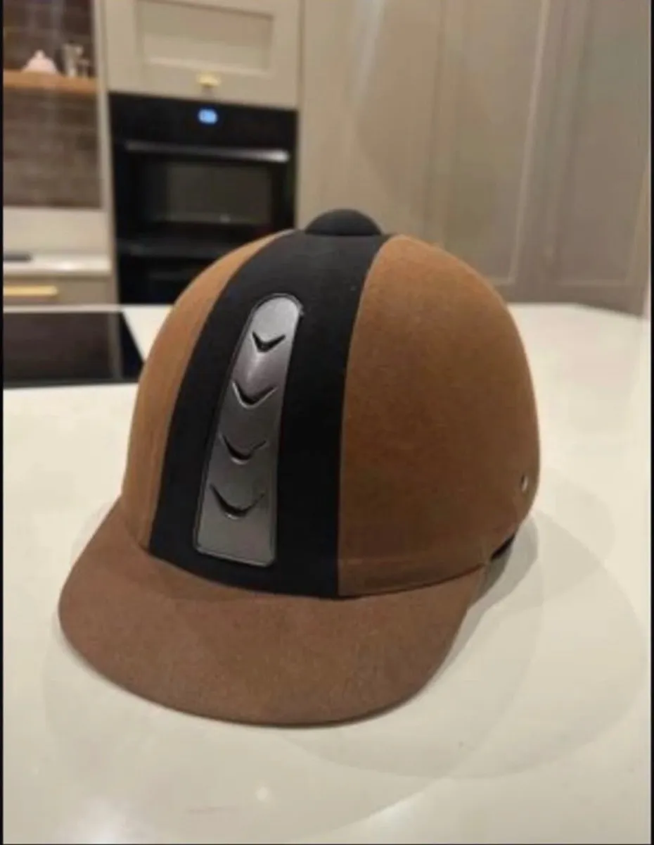 Horse riding helmets - Image 1