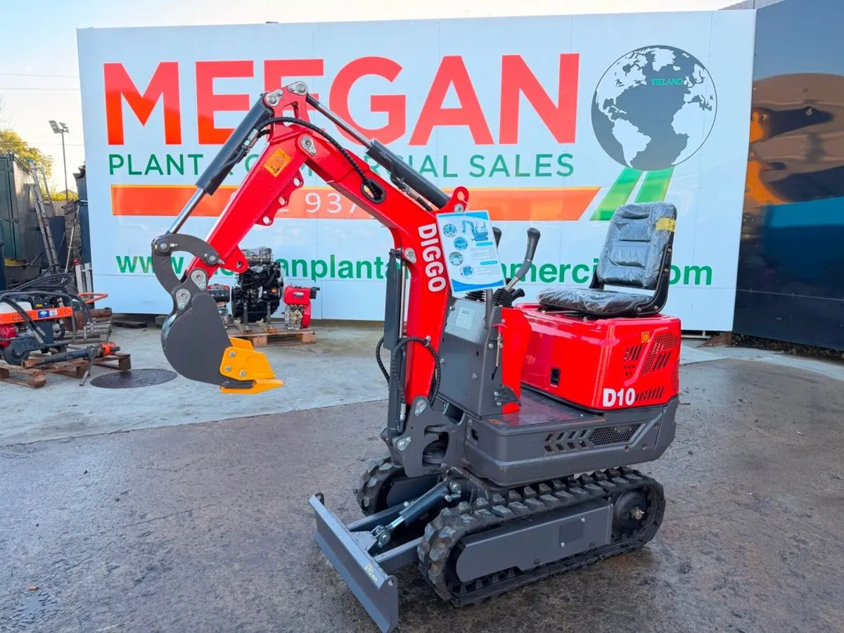 26 Diggo micro digger  690mm wide  side swing boom - Image 1