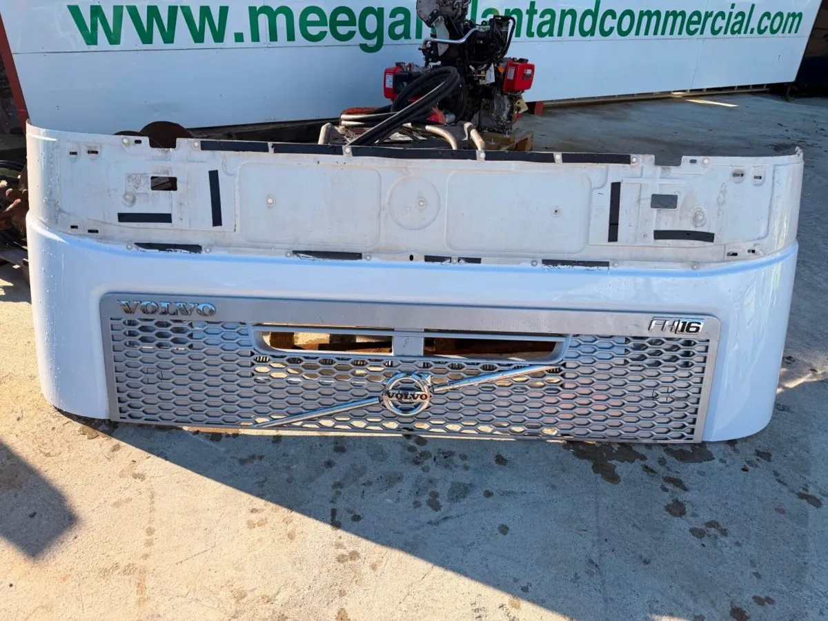 Volvo FH16 front grille bonnet assembly  695 + VAT - Image 2