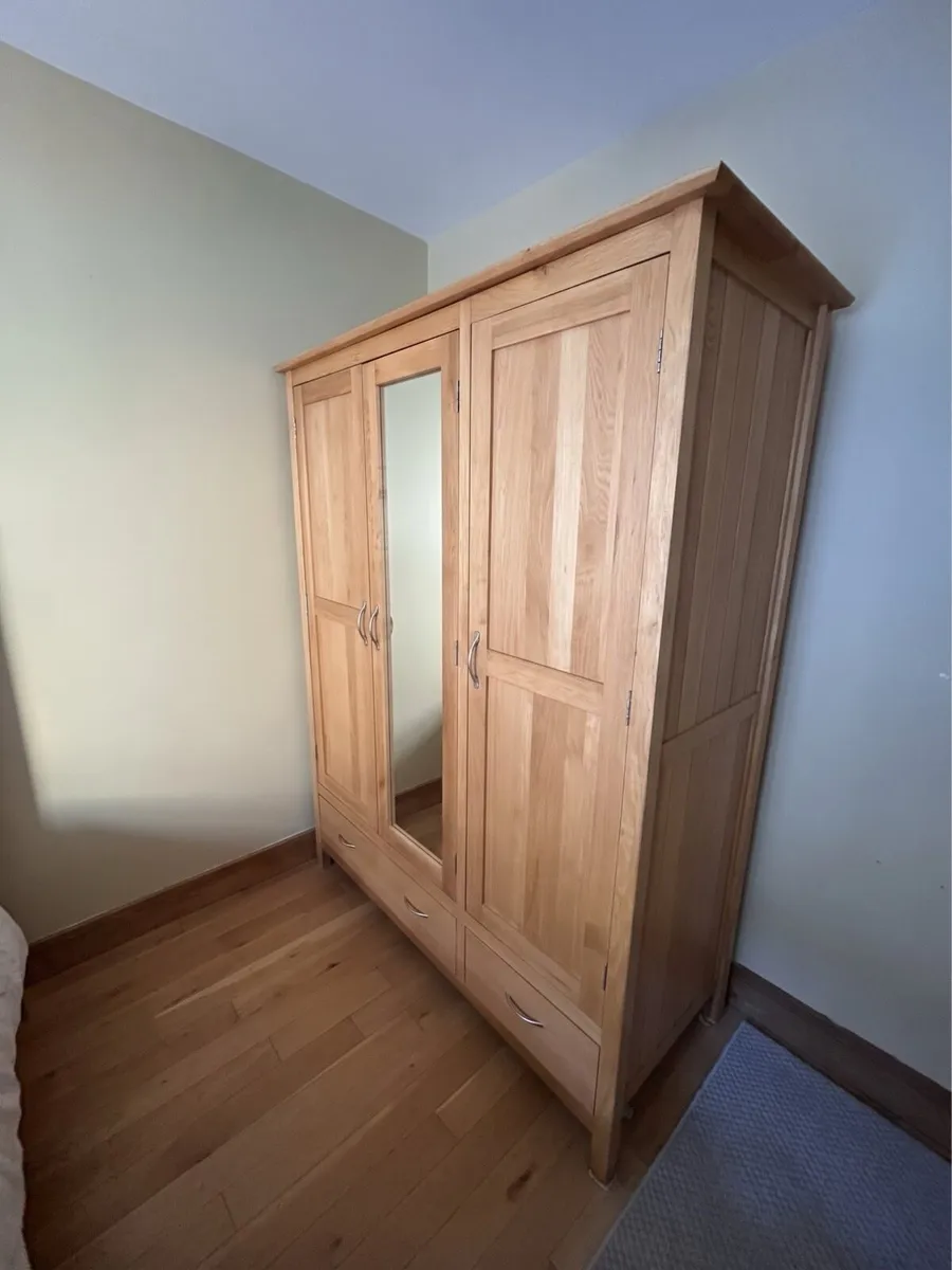 Oak wardrobe - Image 1