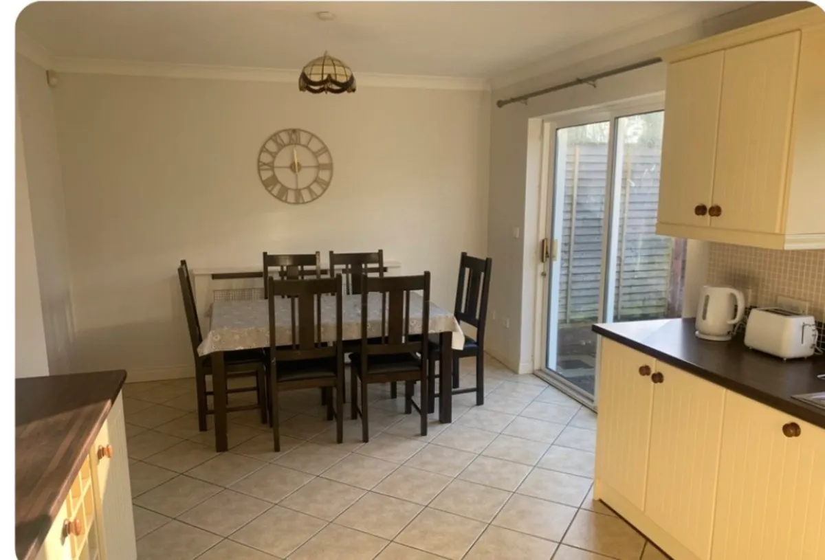 Kitchen table and 6 chairs - Image 2