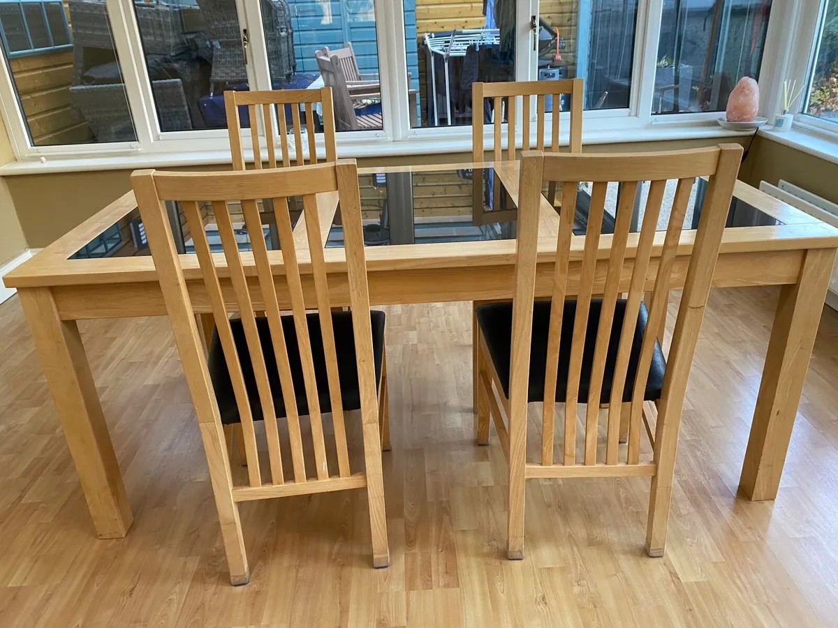 Table & chairs - Image 1