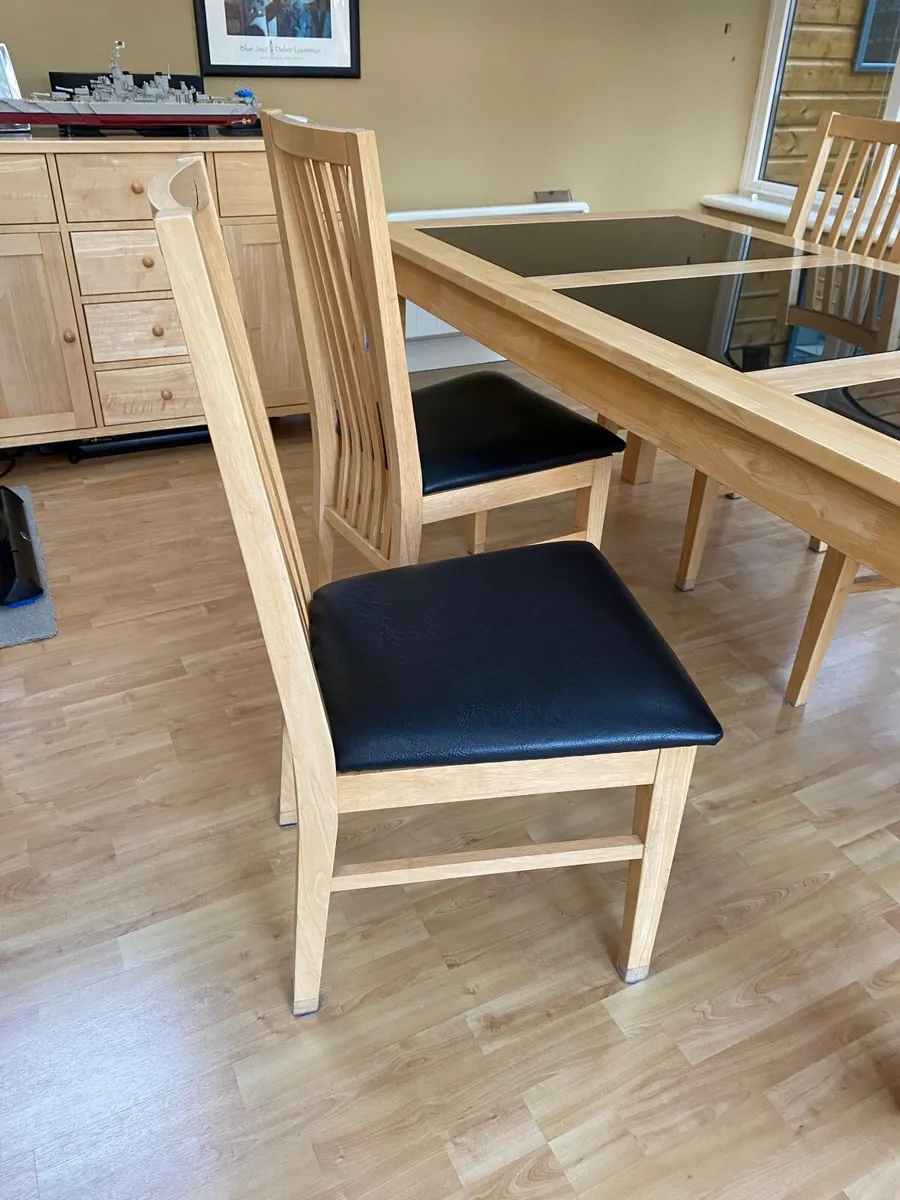 Table & chairs - Image 2