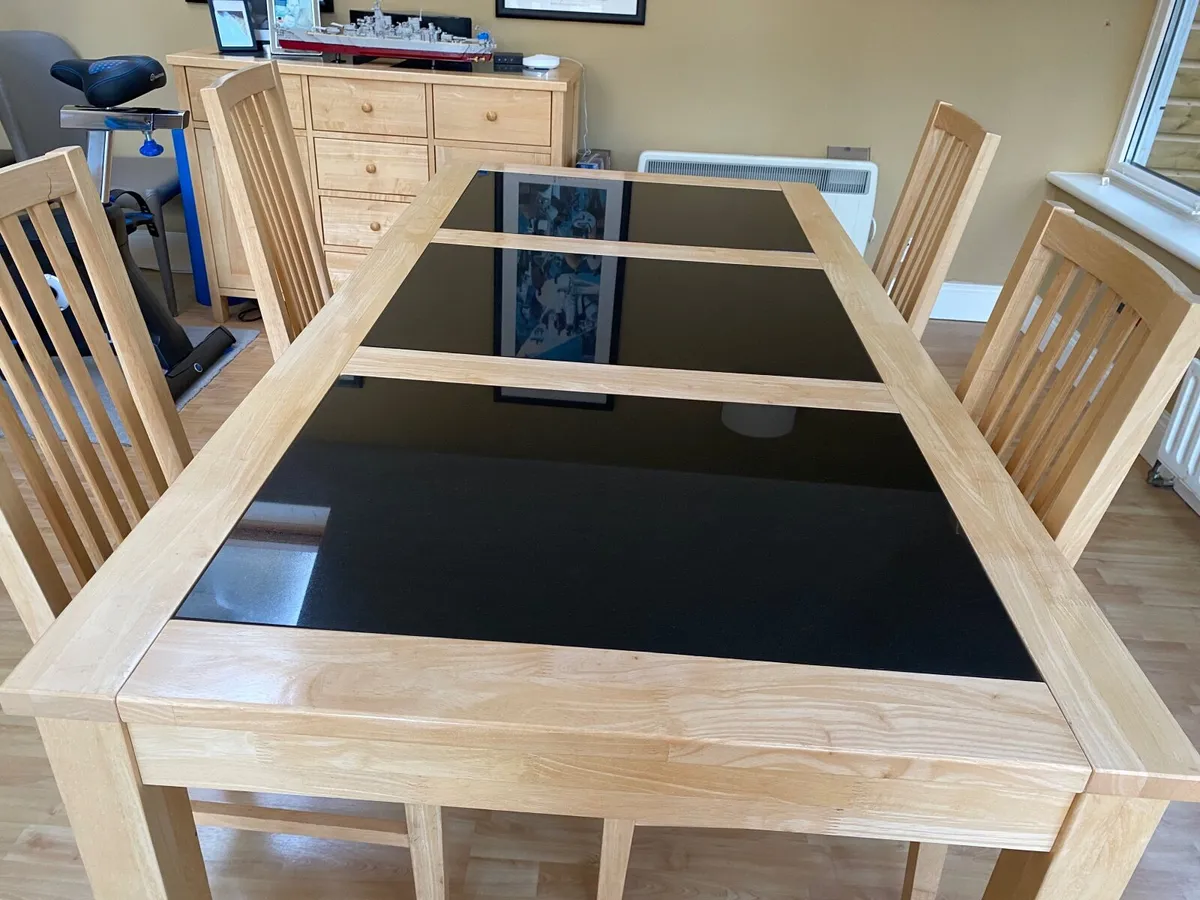 Table & chairs - Image 4