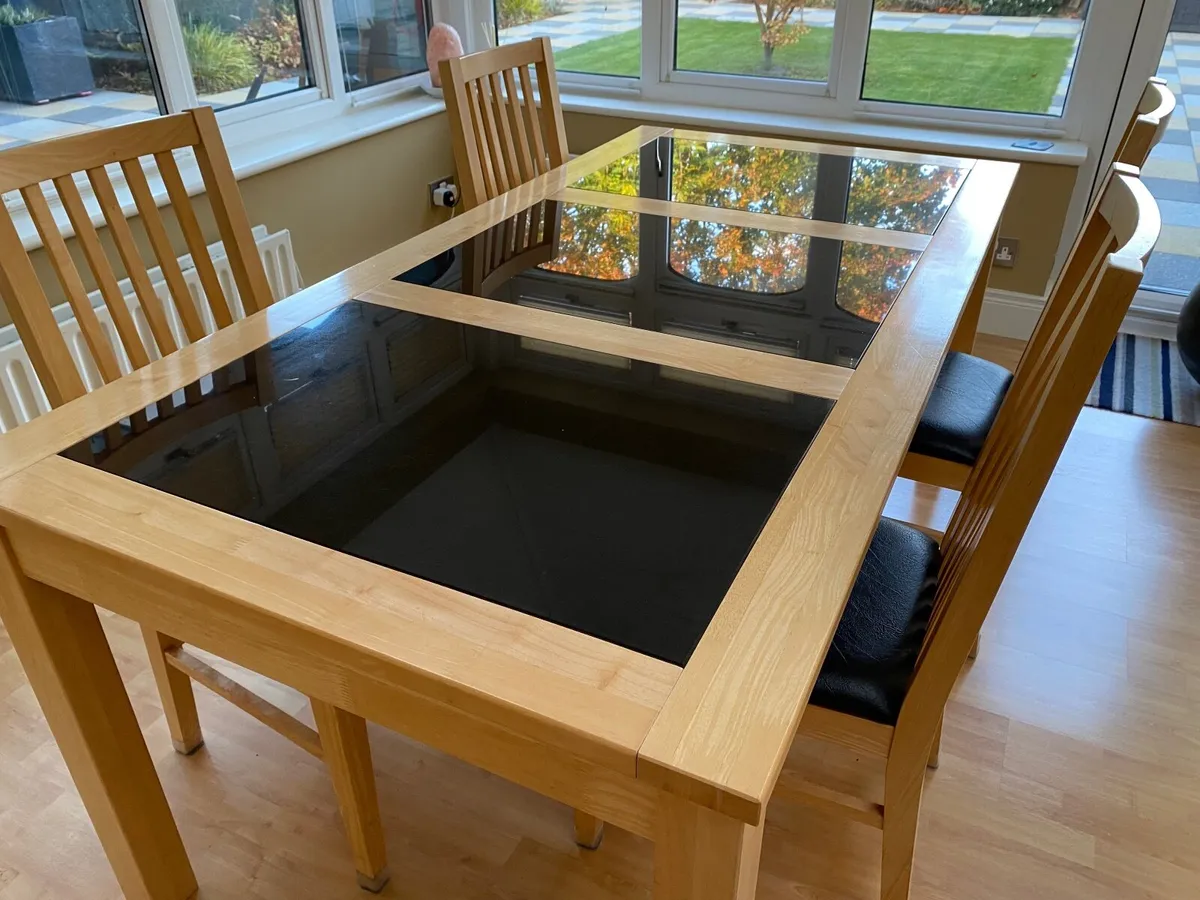 Table & chairs - Image 3