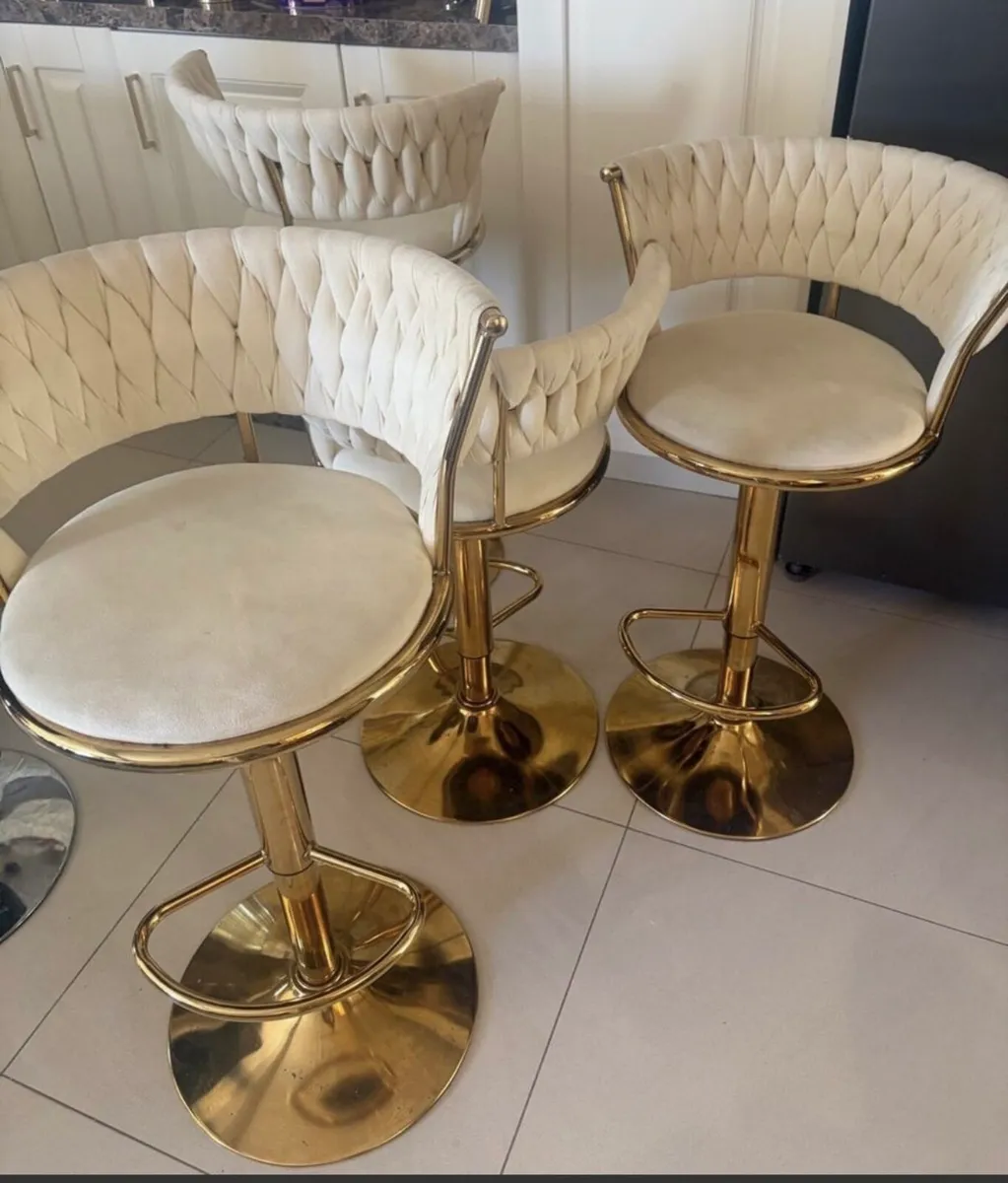 4 kitchen bar stools - Image 1