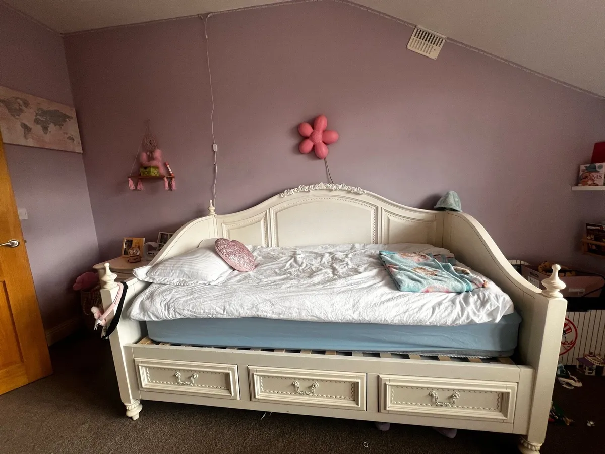 Bed - Image 2