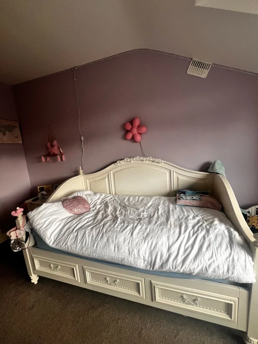 Bed - Image 3