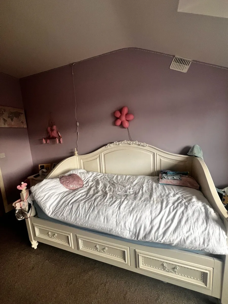 Bed - Image 4