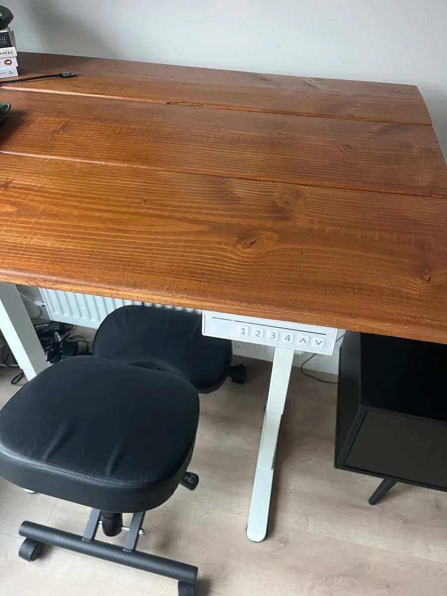 Standing desk - Image 1
