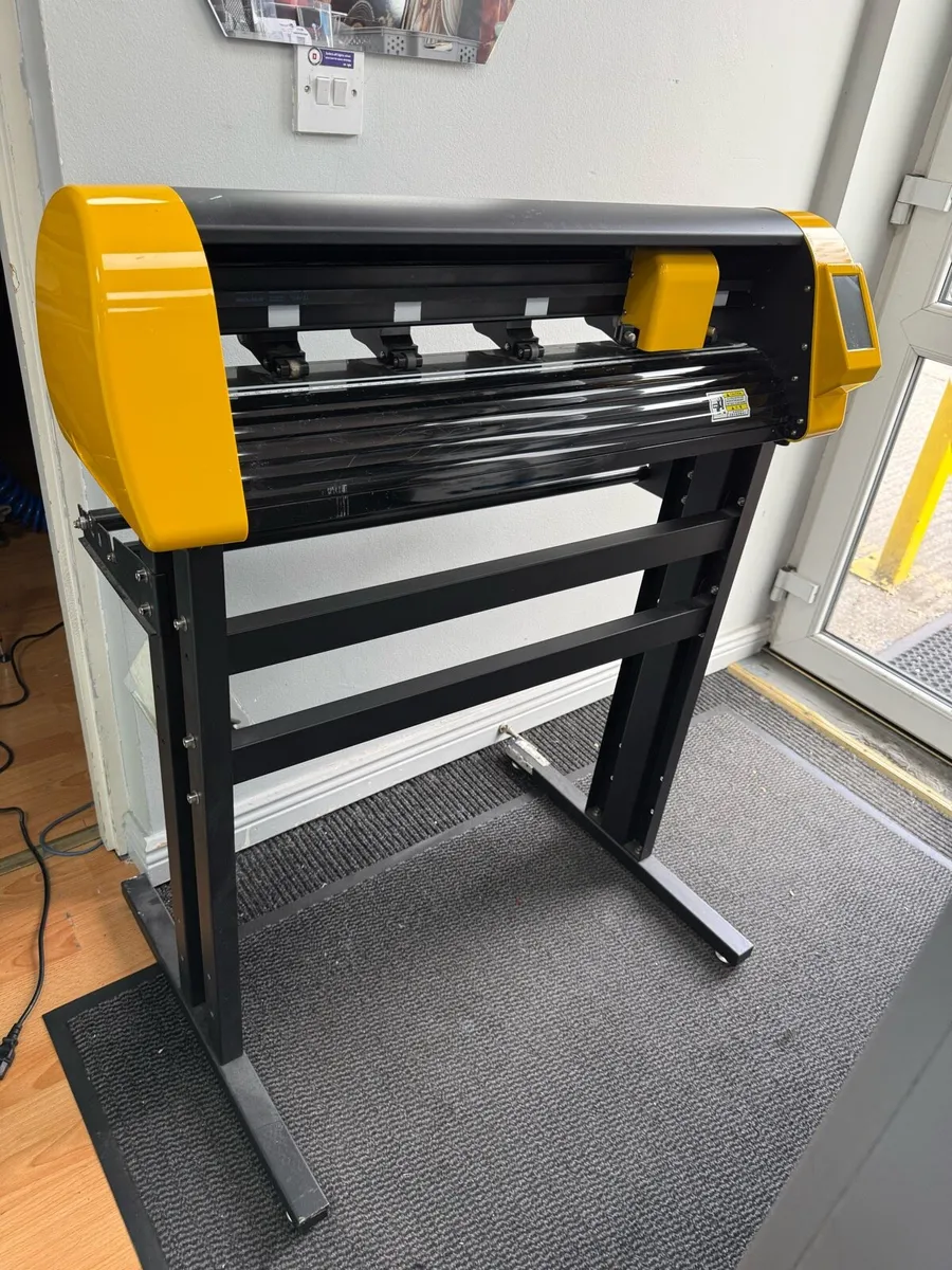 Skycut D24 Vinyl Cutting Plotter Sign Machine - Image 1