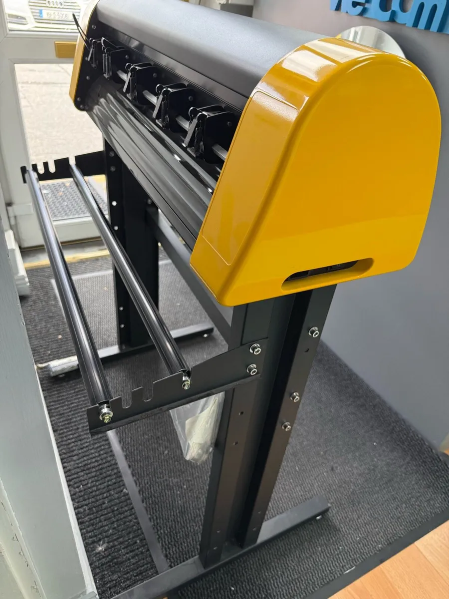 Skycut D24 Vinyl Cutting Plotter Sign Machine - Image 3