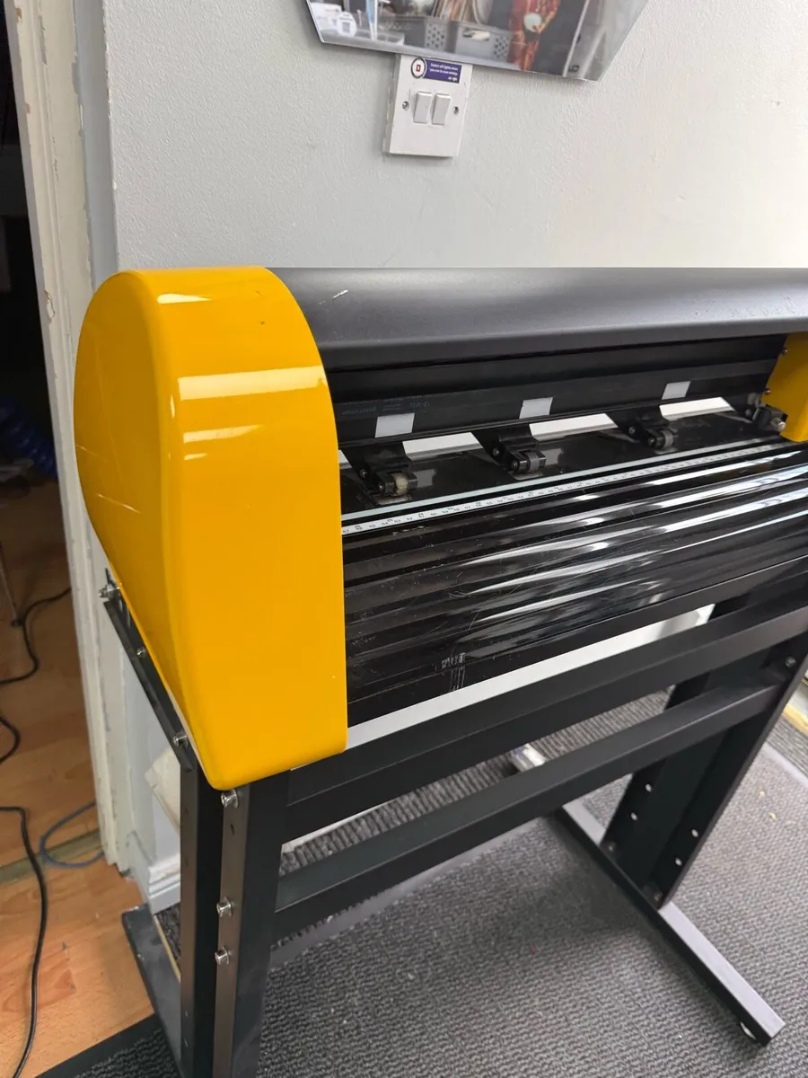 Skycut D24 Vinyl Cutting Plotter Sign Machine - Image 4