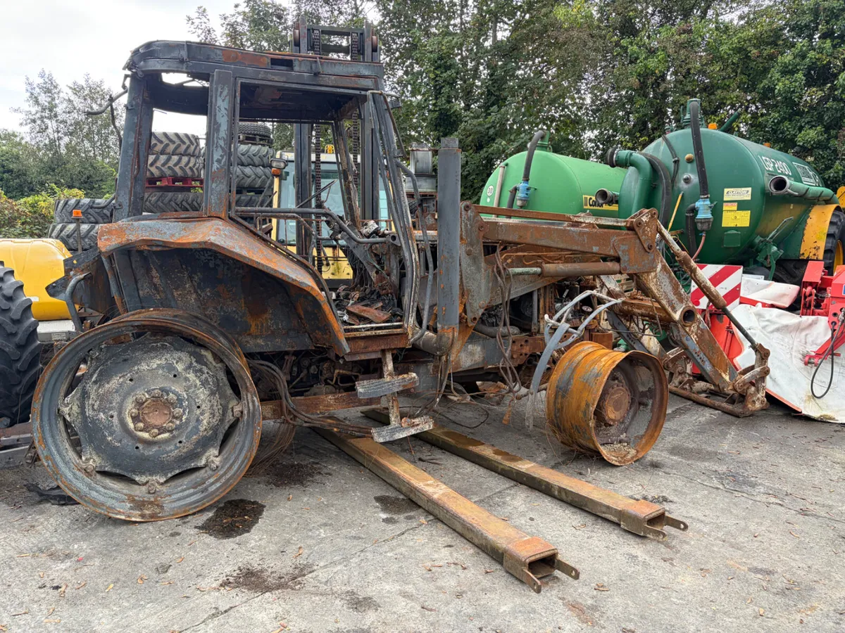 Massey 6180 - Image 1