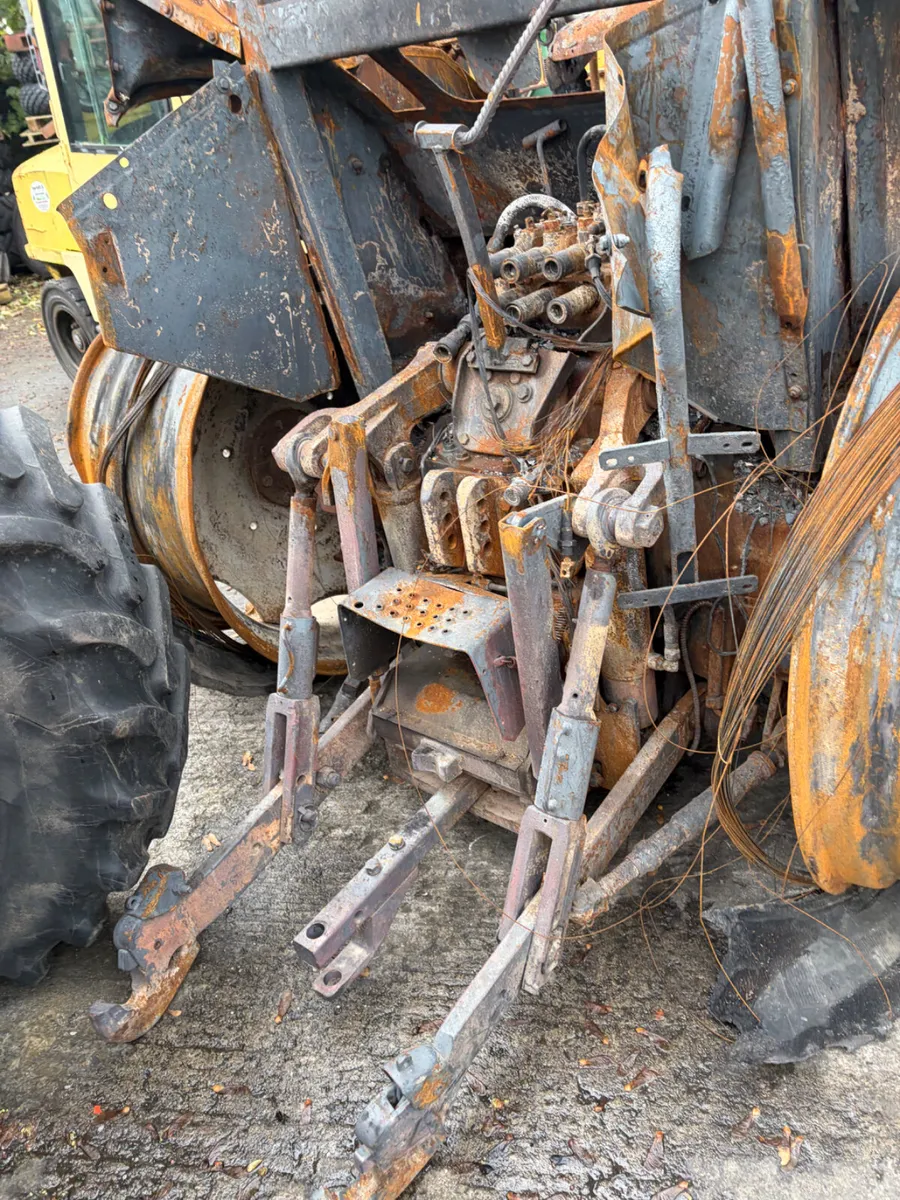Massey 6180 - Image 3