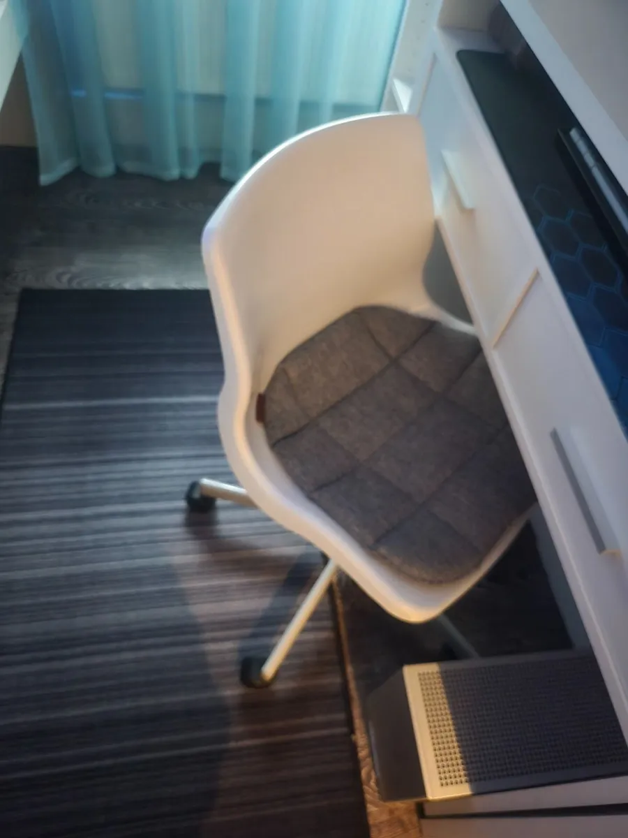 Desk with chair - Image 1