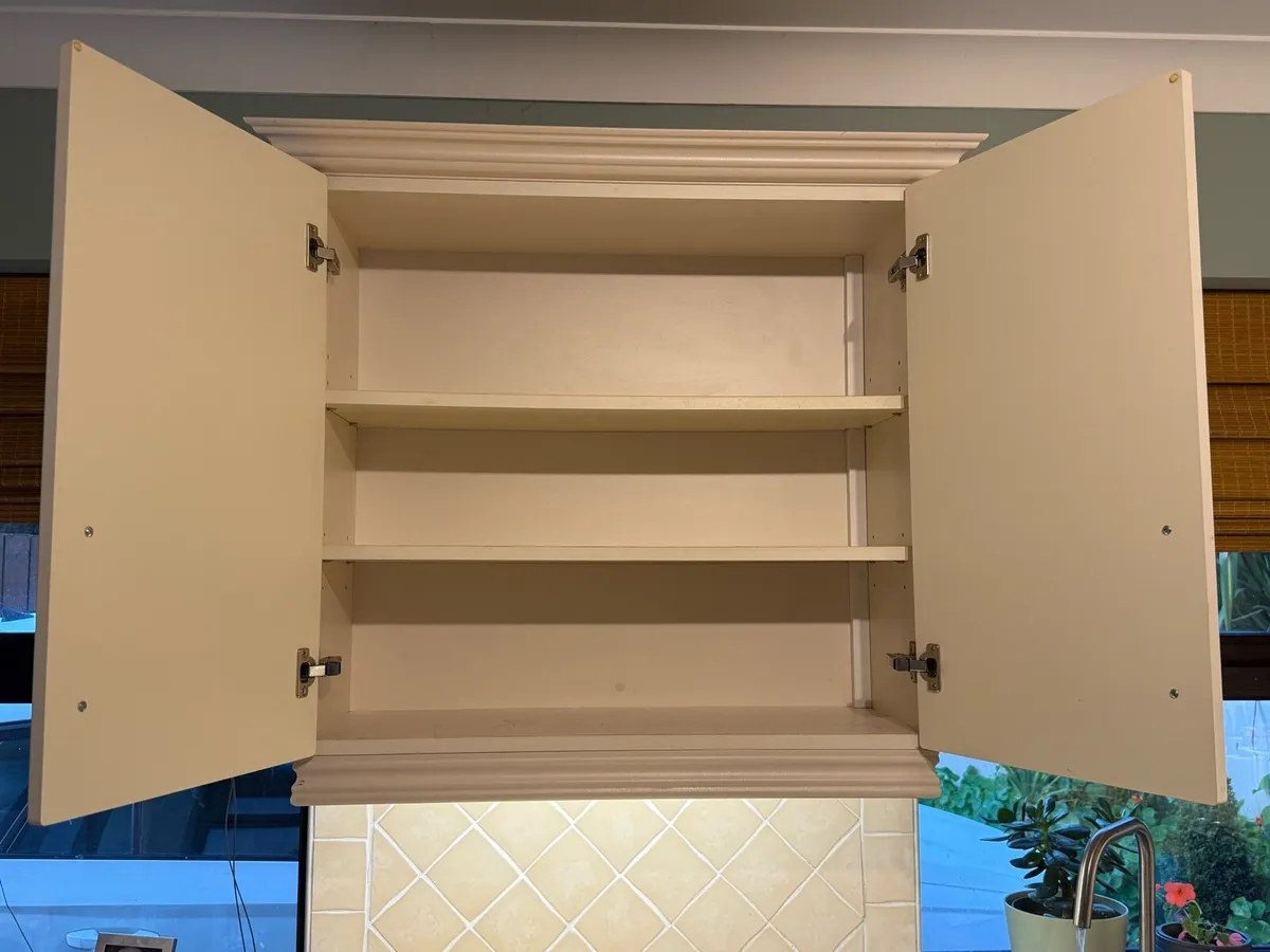3 Used Cream Kitchen Units - Trad Style - €250 - Image 3