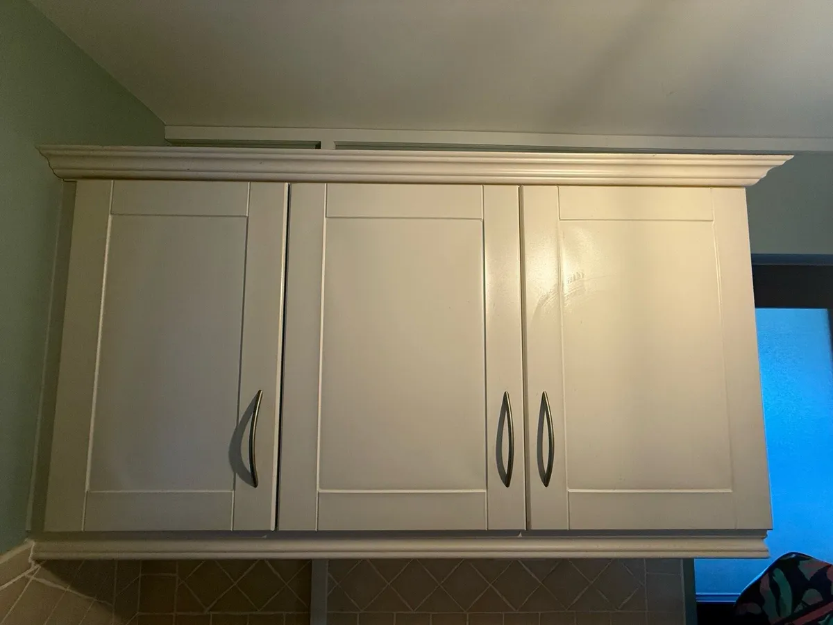 3 Used Cream Kitchen Units - Trad Style - €250 - Image 4
