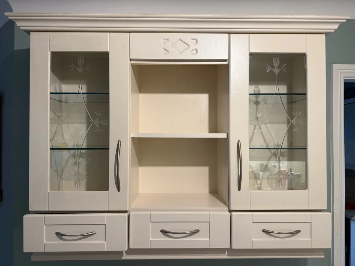3 Used Cream Kitchen Units - Trad Style - €250 - Image 1