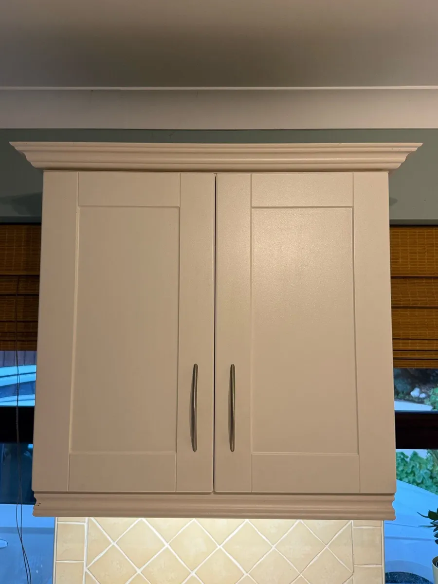 3 Used Cream Kitchen Units - Trad Style - €250 - Image 2