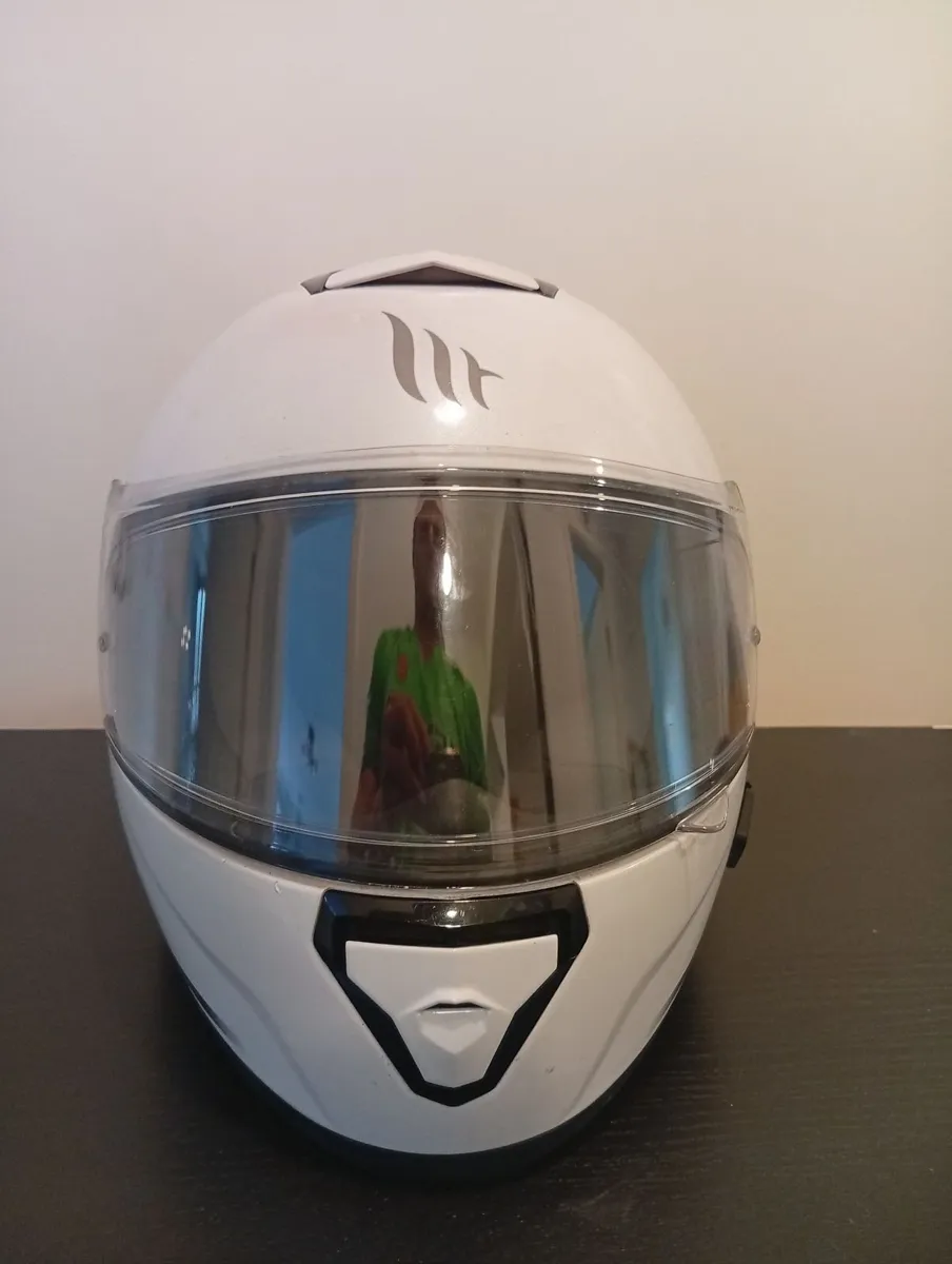 Motorcycle Helmet+Tinted Visor - Image 1