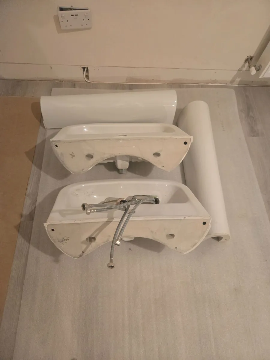 Two new sinks - Image 1