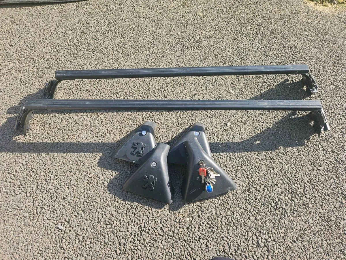 Roof bars Peugeot 5008 - Image 1