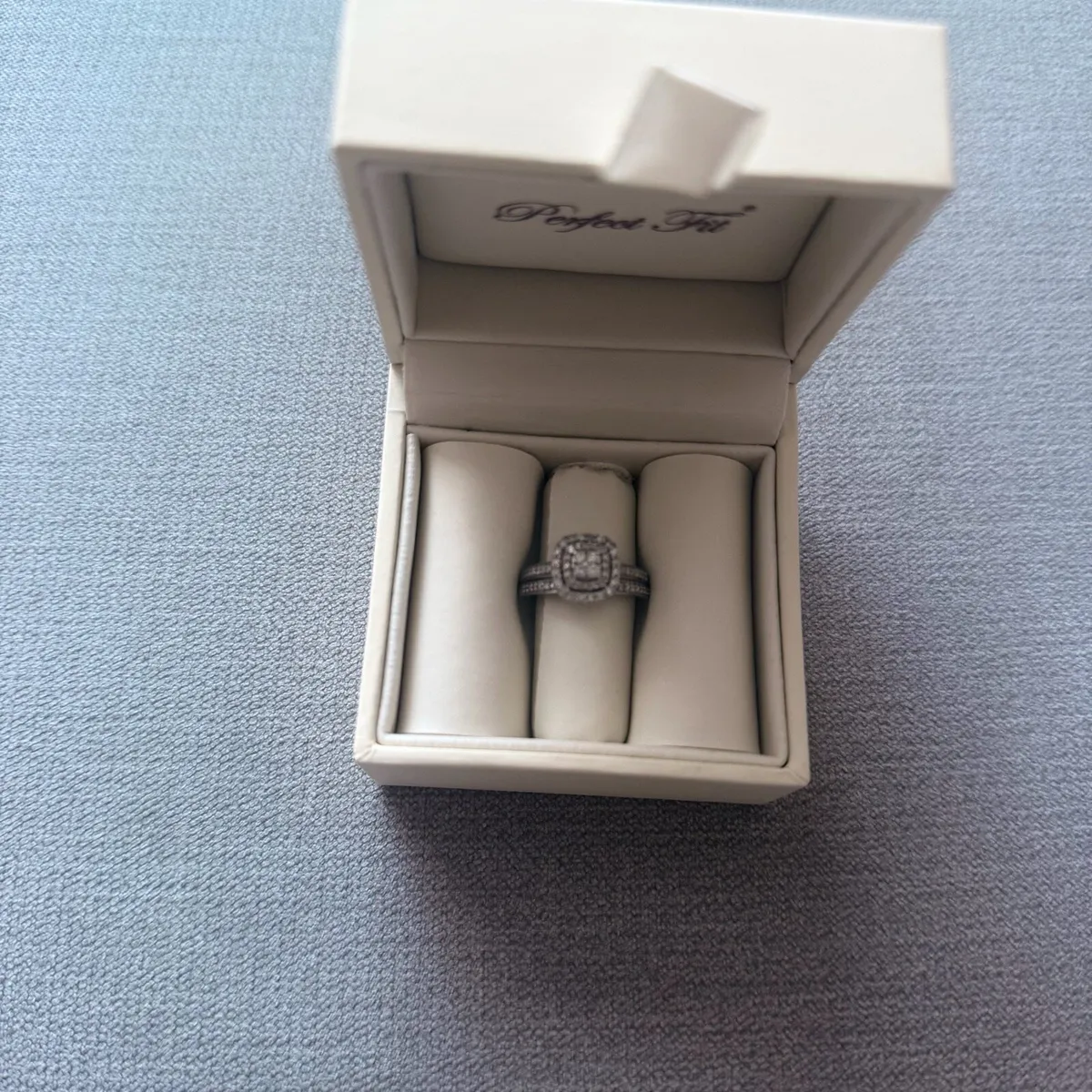 Engagement ring - Image 2