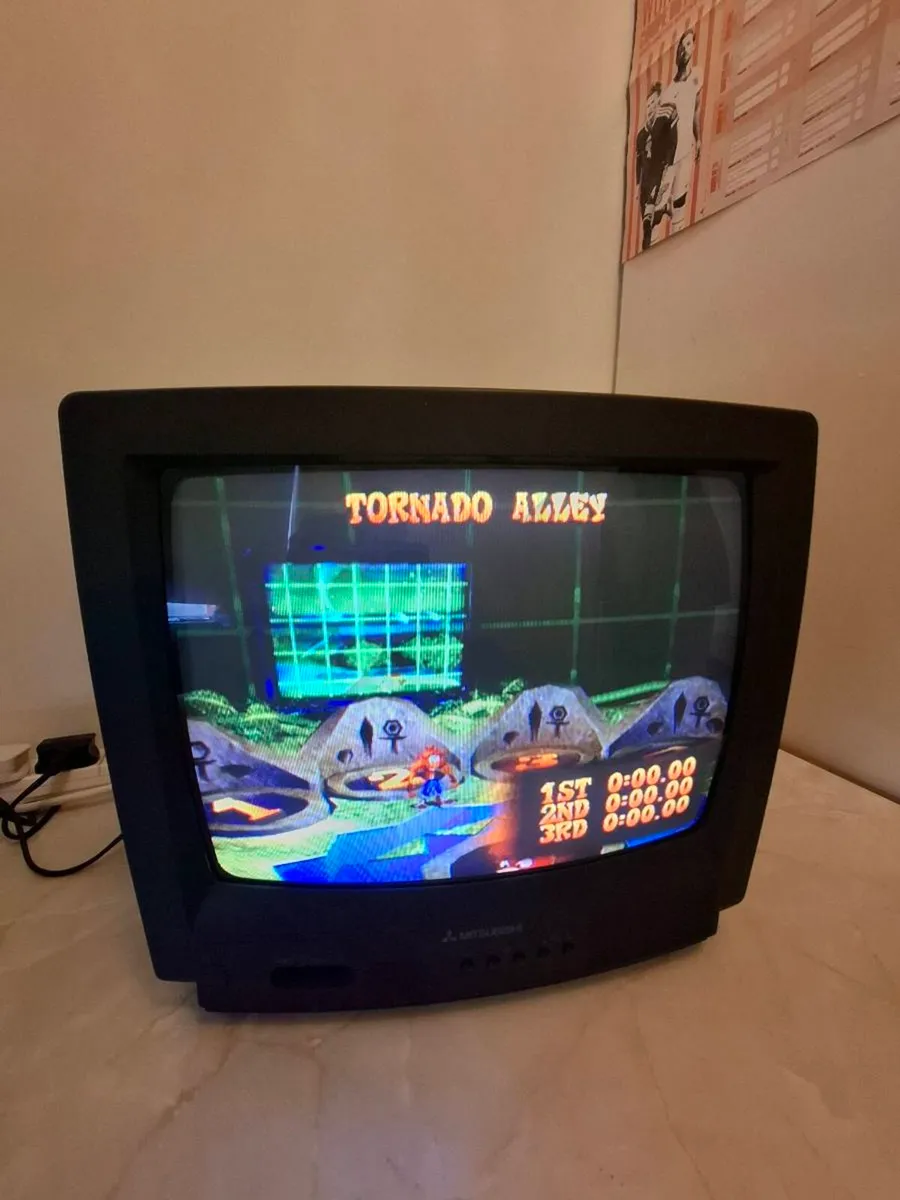 14" Mitsubishi CRT TV - Image 1