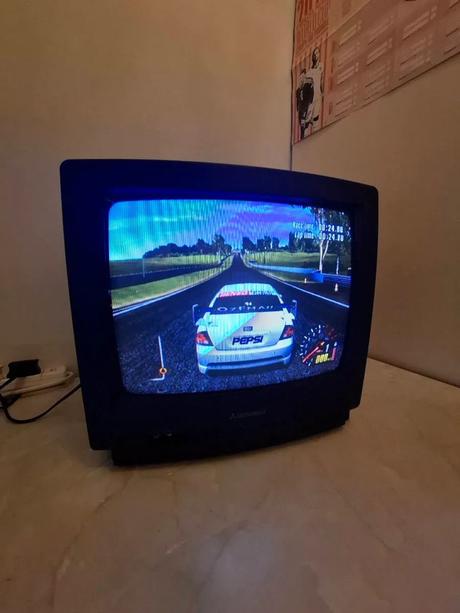 14" Mitsubishi CRT TV - Image 2