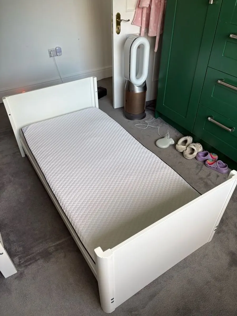 Babylo OVO Cot Bed with Silver Cross Mattress - Image 3