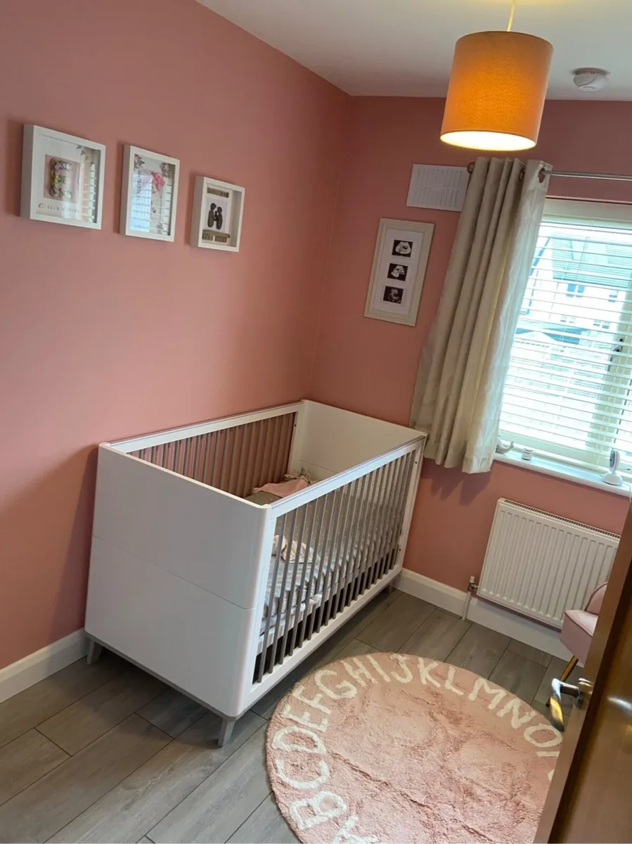Cot turns into Cotbed - Image 1