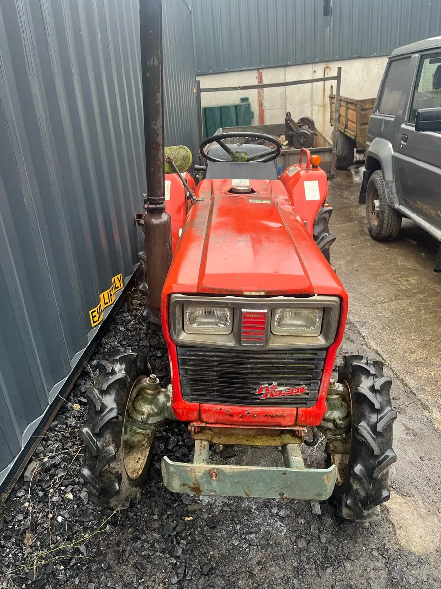 Compact tractor - Image 2